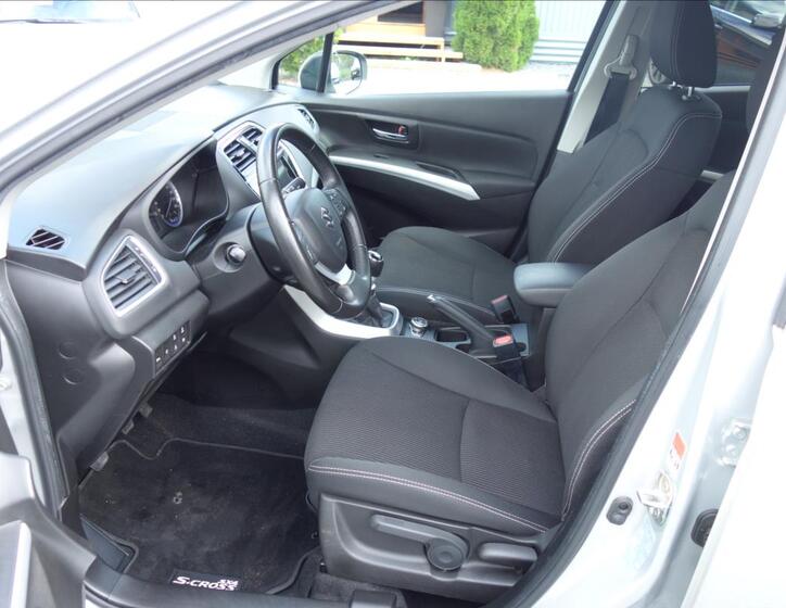 Suzuki S-Cross 10