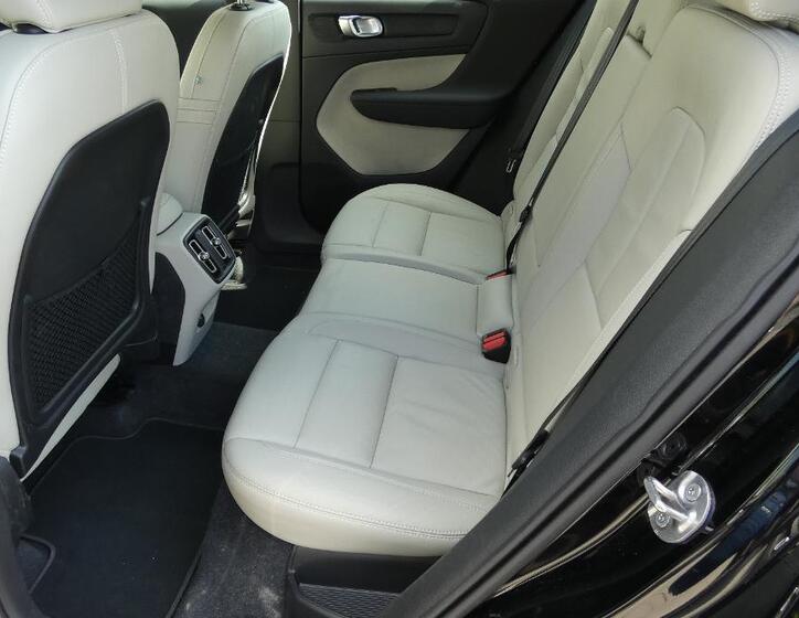 Volvo XC40 18