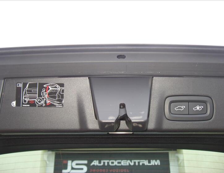 Volvo V90 40