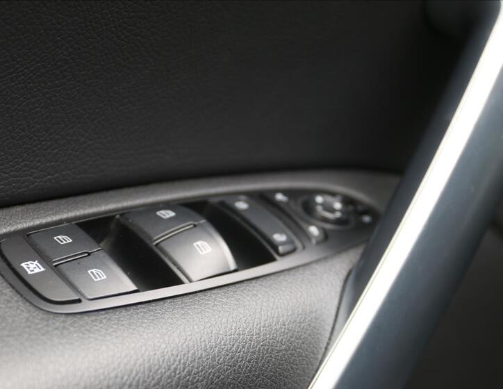 Mercedes-Benz Třídy X 16