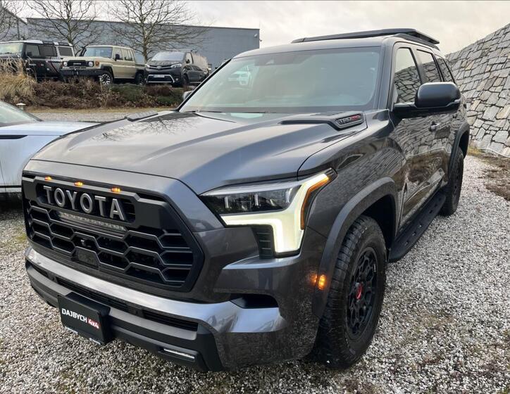 Toyota Sequoia 4