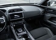 Jaguar XE 17