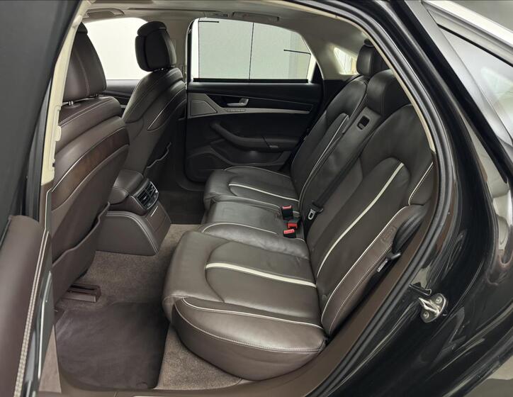 Audi A8 53