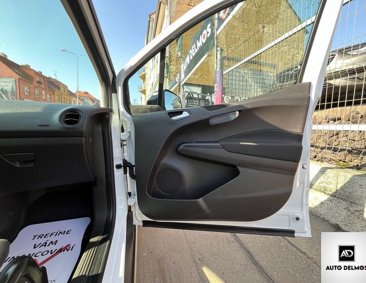Ford Transit Courier 49
