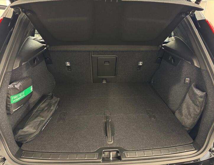 Volvo XC40 12