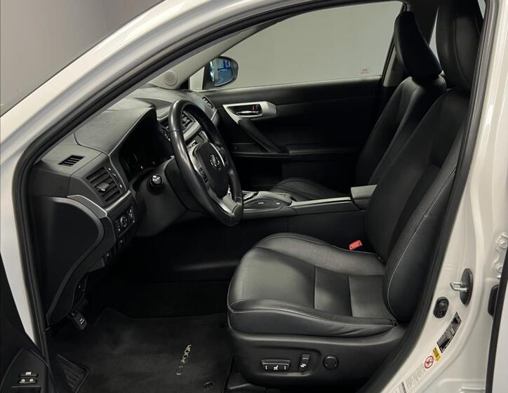 Lexus CT 200h 6