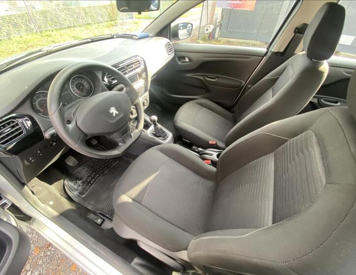 Peugeot 301 15
