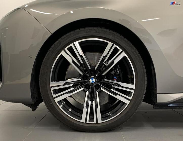 BMW i7 3