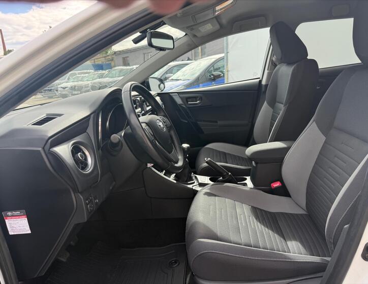 Toyota Auris 9