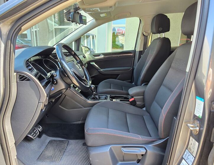 Volkswagen Touran 9
