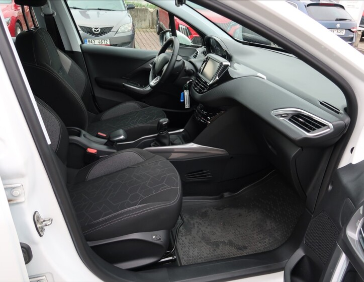Peugeot 2008 13