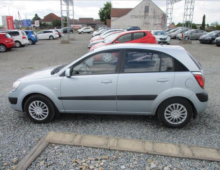 KIA Rio 8