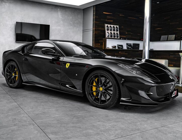 Ferrari 812 4