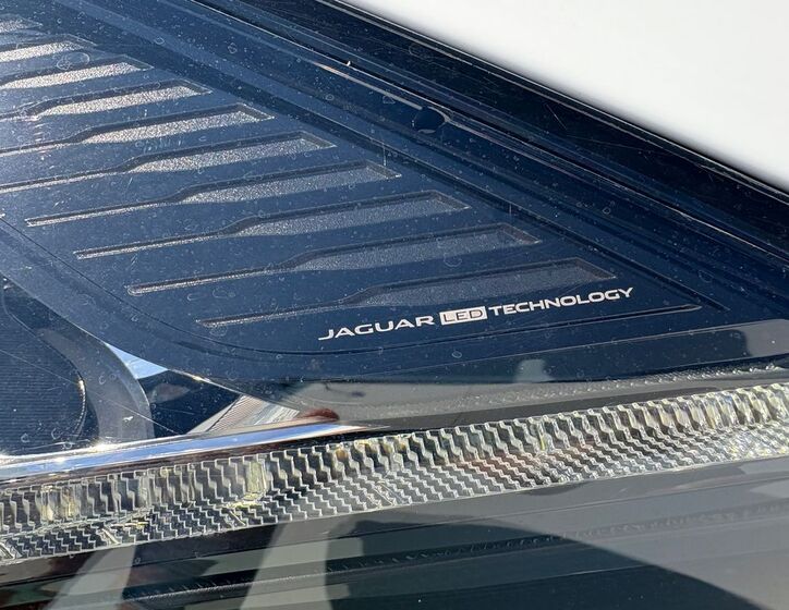 Jaguar F-Pace 22