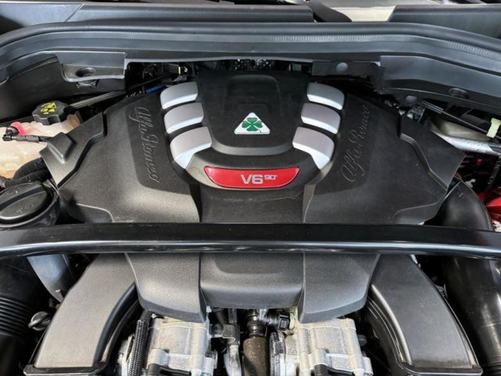 Alfa Romeo Stelvio 8