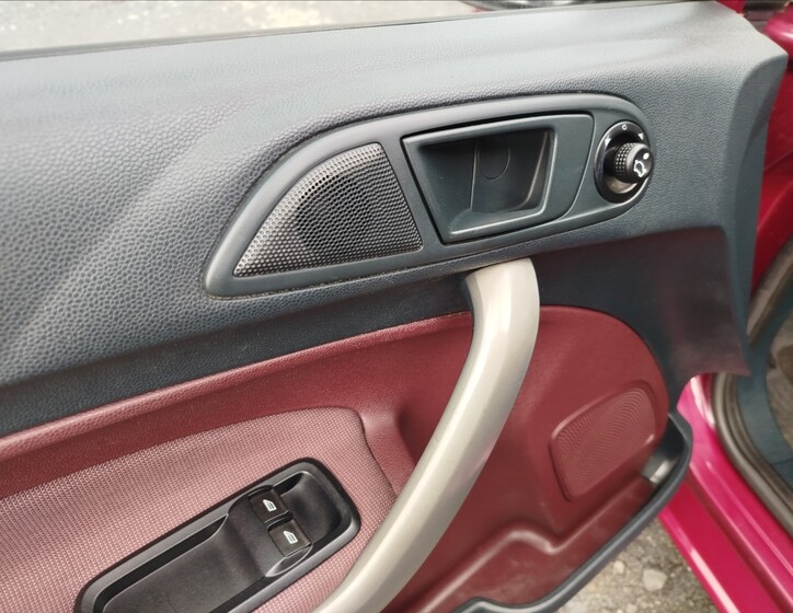 Ford Fiesta 12
