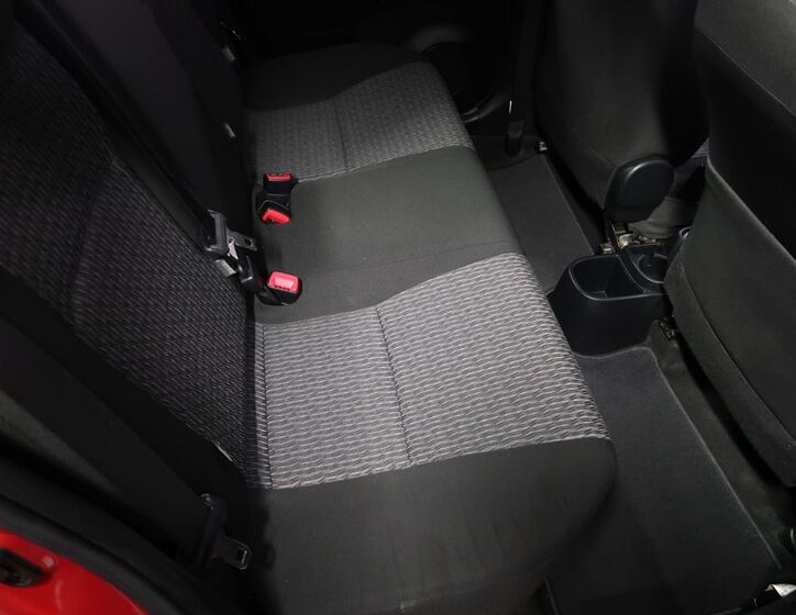 Toyota Yaris 12