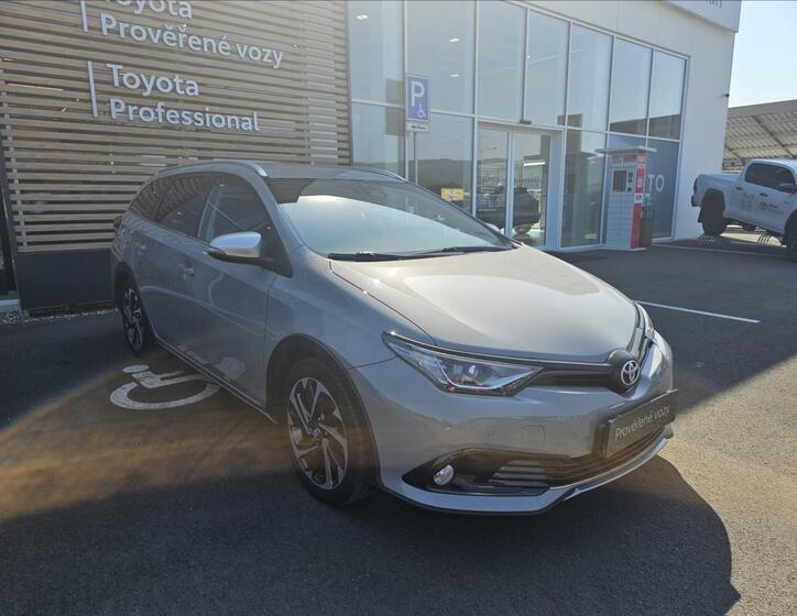 Toyota Auris 15