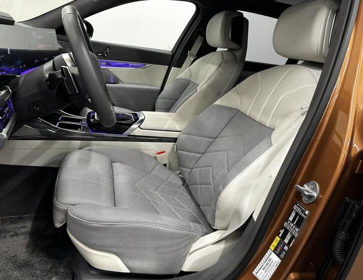 BMW i7 6