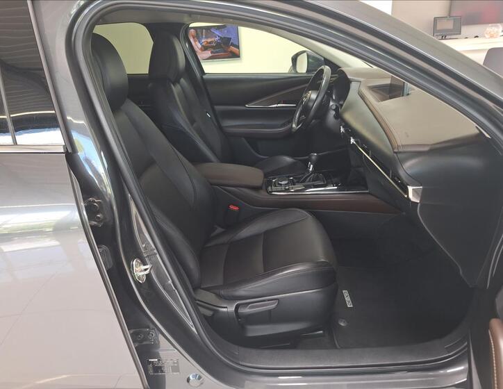 Mazda CX-30 4