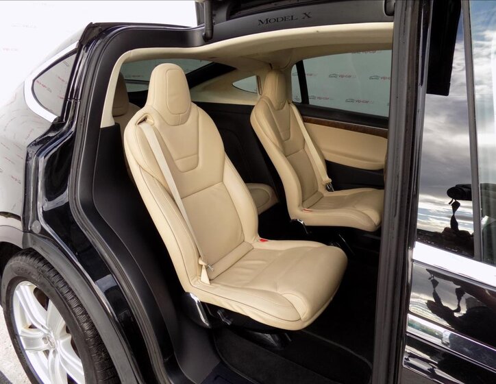 Tesla Model X 26