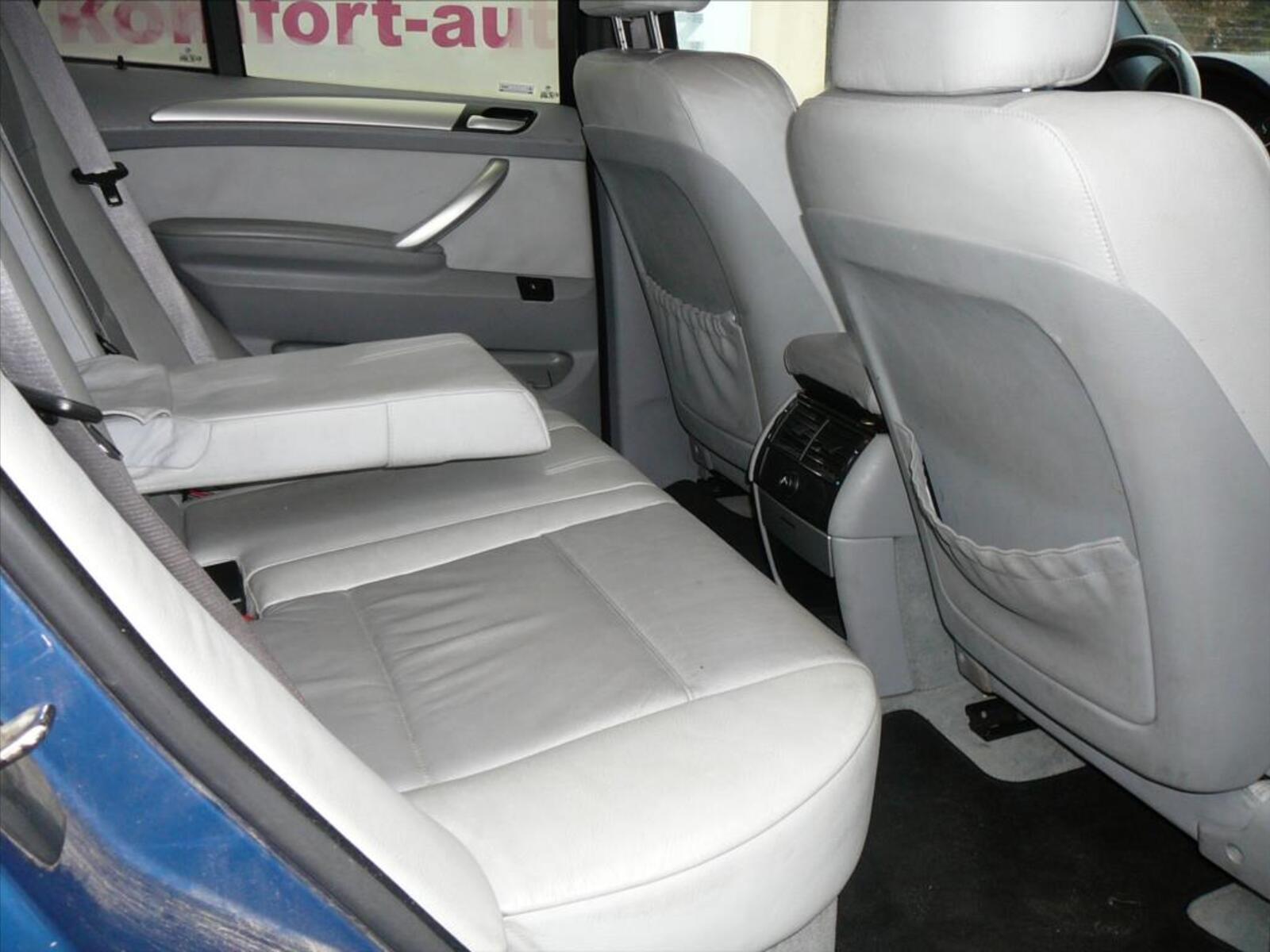 BMW X5 8