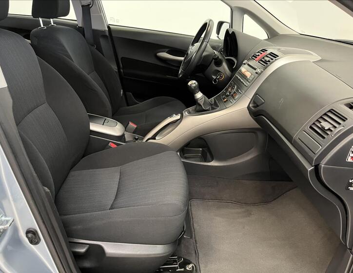 Toyota Auris 16