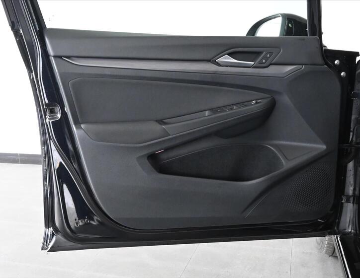 Volkswagen Golf 26