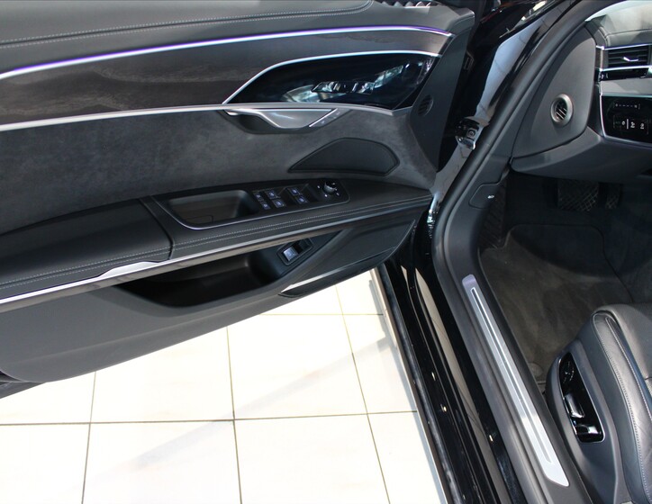 Audi A8 8