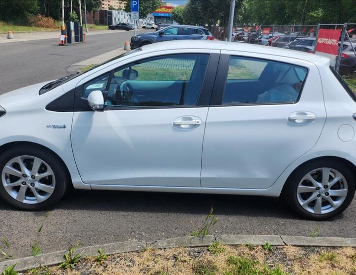 Toyota Yaris 8