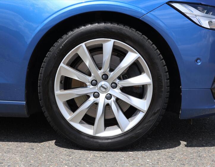 Volvo V90 37
