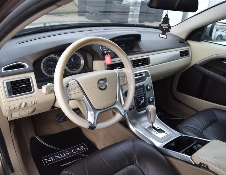 Volvo XC70 16