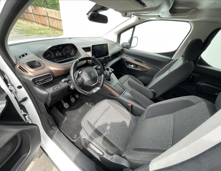Peugeot Rifter 5