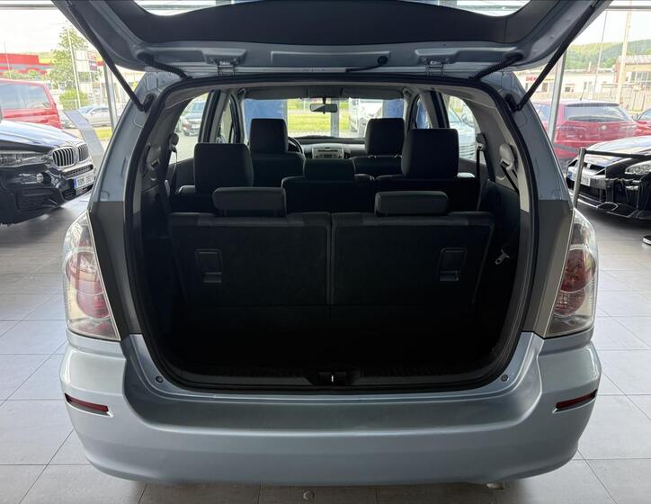 Toyota Corolla Verso 19