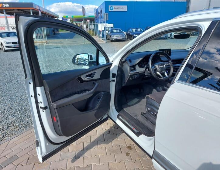 Audi Q7 9
