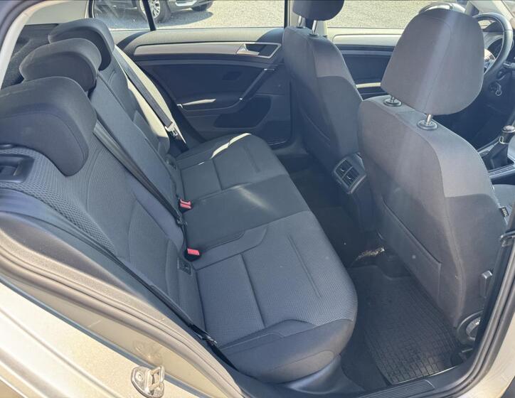 Volkswagen Golf 11