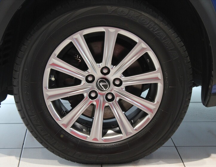 Lexus NX 300h 25