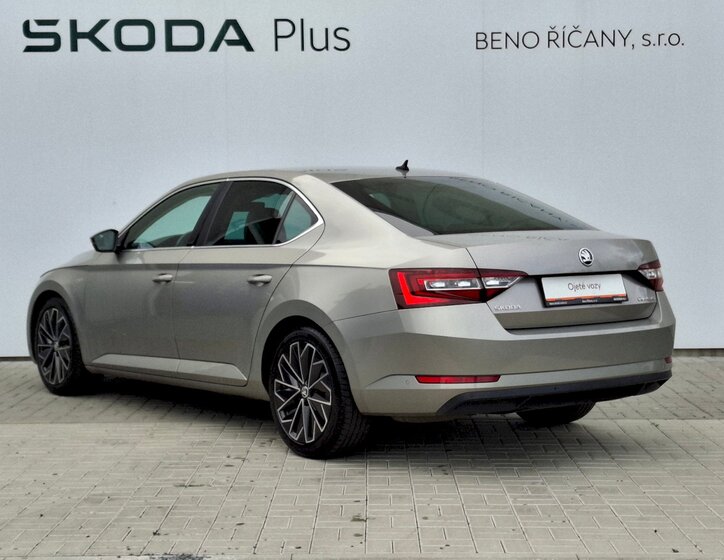 Škoda Superb 14