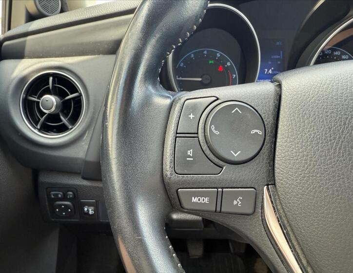 Toyota Auris 12