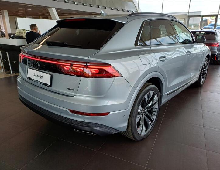 Audi Q8 5
