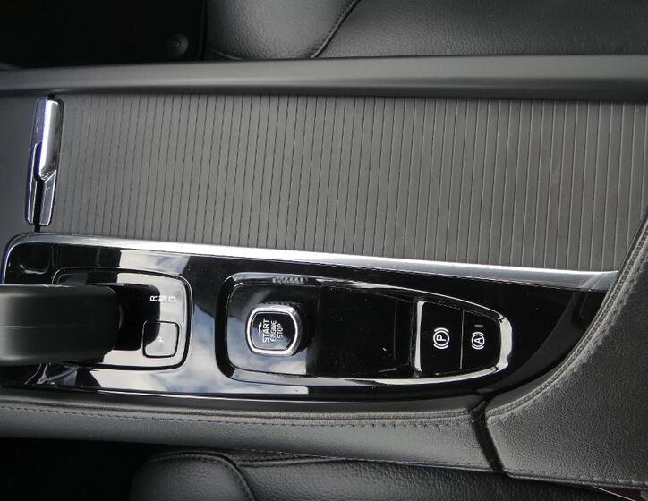 Volvo V90 17