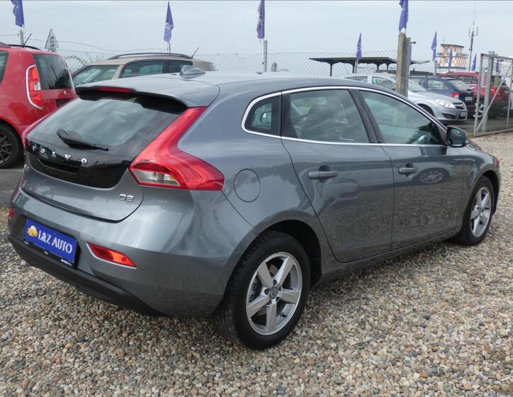 Volvo V40 4