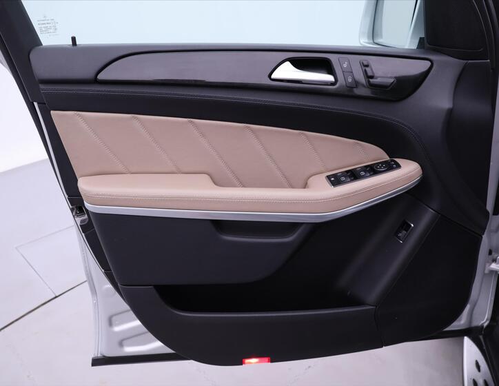 Mercedes-Benz GL 12