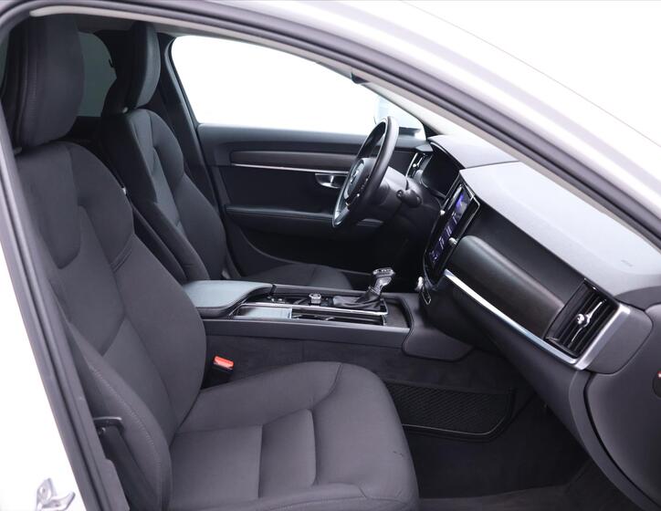 Volvo V90 11