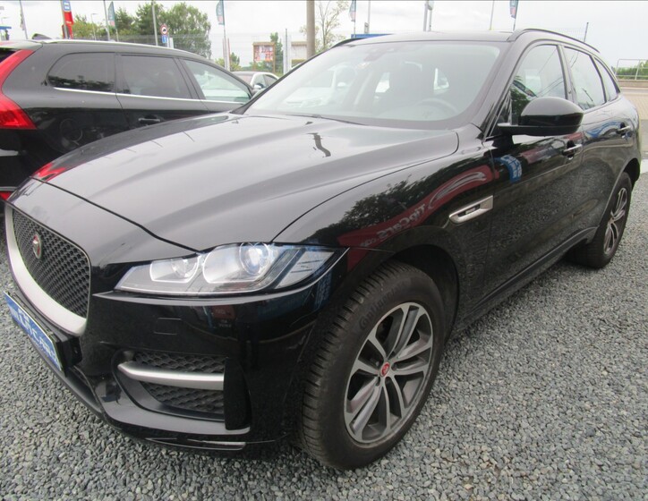 Jaguar F-Pace 1