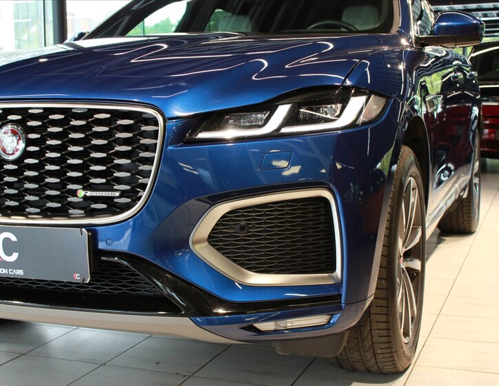 Jaguar F-Pace 29