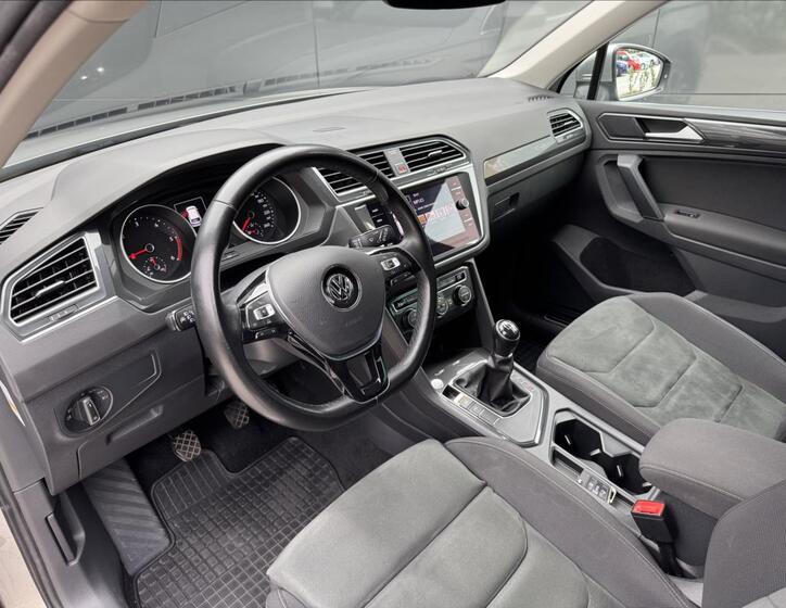 Volkswagen Tiguan 9
