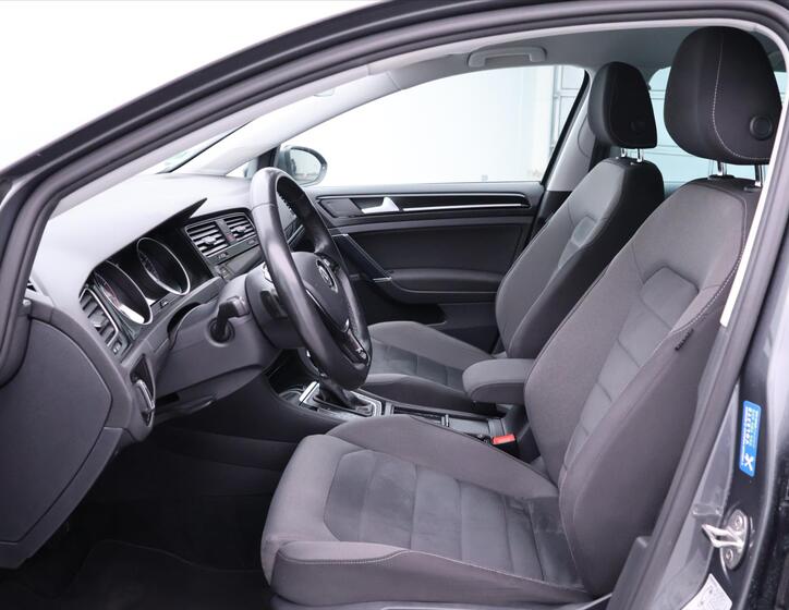 Volkswagen Golf 11
