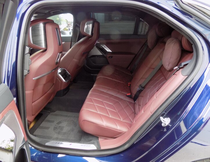 BMW Řada 7 11
