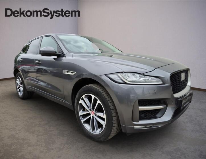 Jaguar F-Pace 2